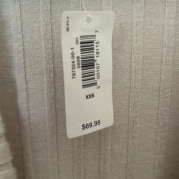 Fabulous off white cardigan, says XXS, but fits XS and S easily - Picture 3 of 4